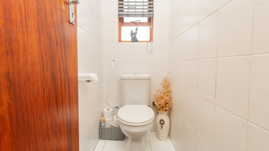 4 Bedroom Property for Sale in De La Haye Western Cape